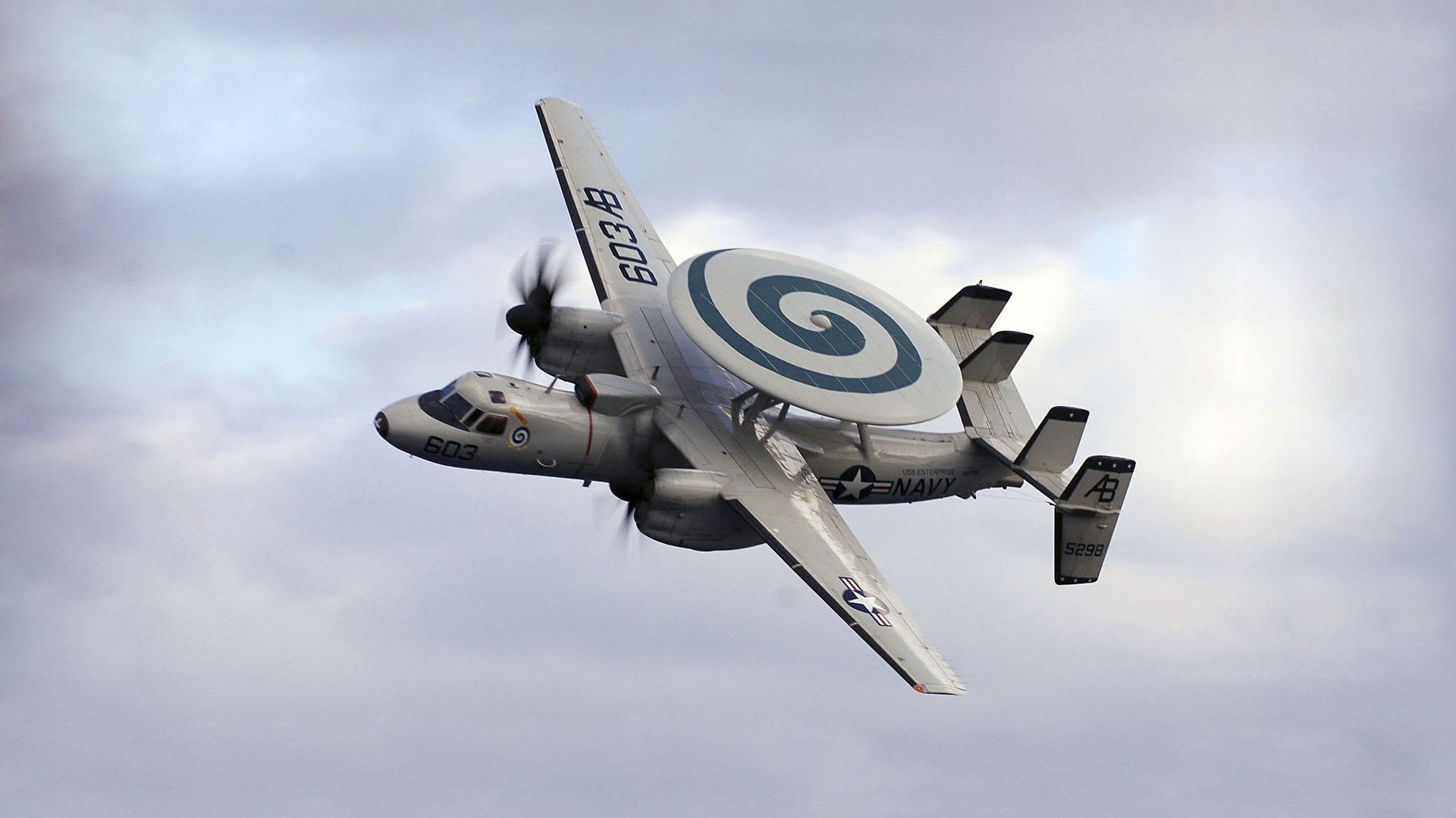 随机菲律宾男篮在东南亚运动会首场比赛中以52分优势击败新加坡队，展现出强劲实力。