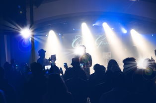 kaiyun网站-C罗与粉丝互动现场热情高涨，c罗与队友